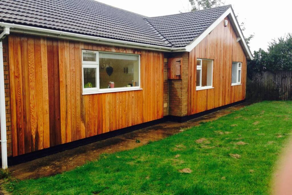 Shore Lodge. 4 Bed Bungalow Only Mtrs From The Beach. Sleeps 8 Sutton-on-Sea Zewnętrze zdjęcie
