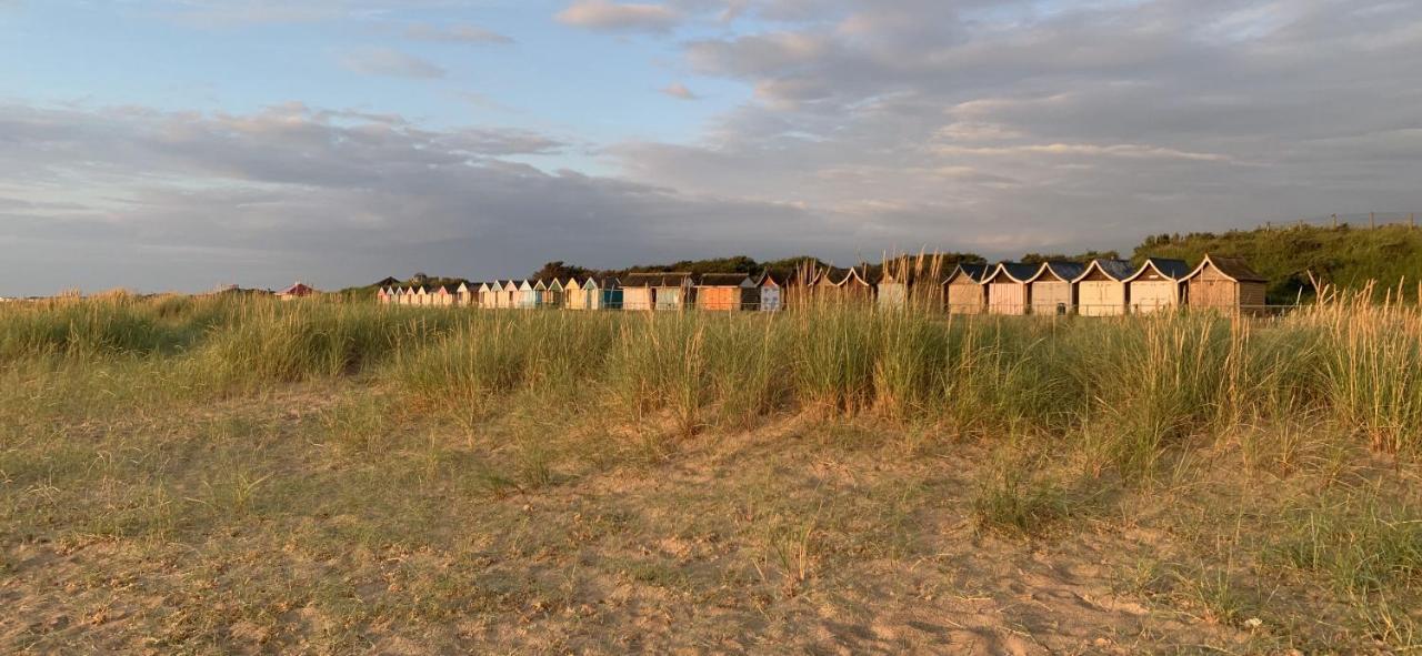 Shore Lodge. 4 Bed Bungalow Only Mtrs From The Beach. Sleeps 8 Sutton-on-Sea Zewnętrze zdjęcie